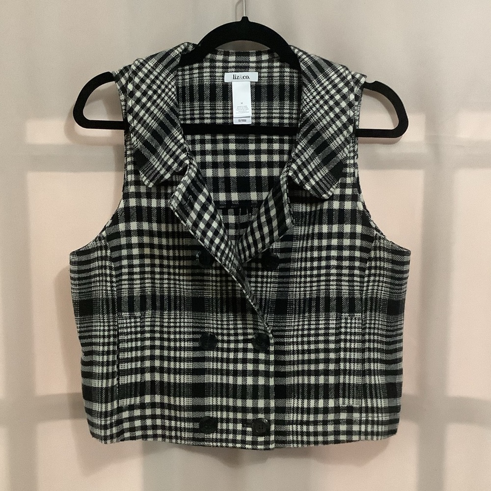 liz & co. Black and White Plaid Sleeveless Vest
